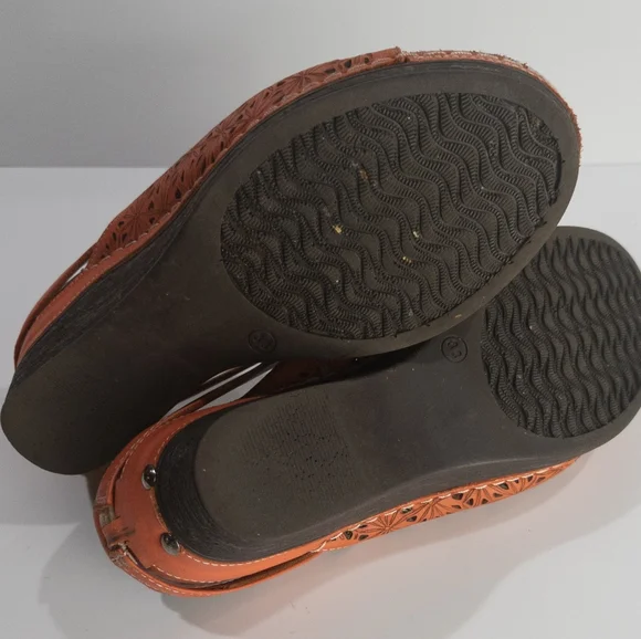 Vintage Clog Sandals - Picture 8 of 10